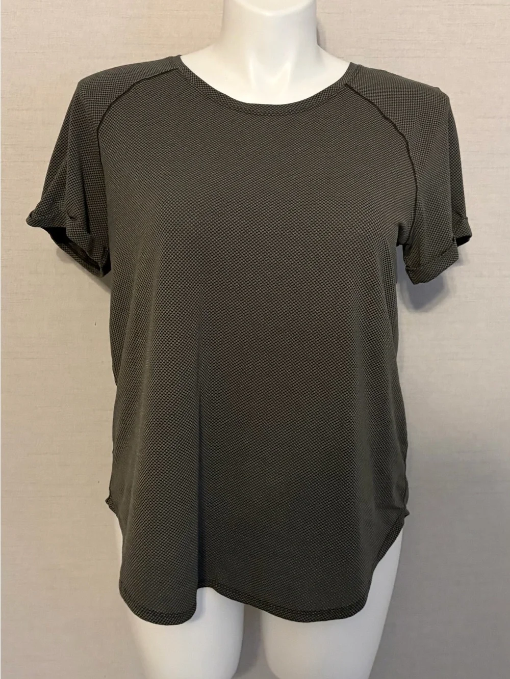 Women’s size 12 lululemon textured tie back short sleeve tee